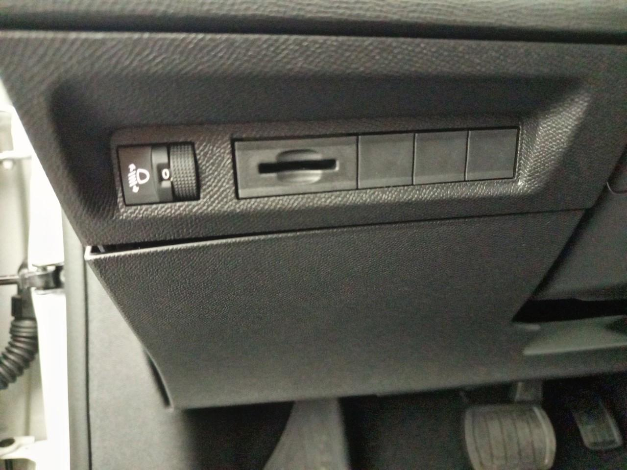 Peugeot 308 sw hybrid 145 e-dcs6 allure — photo 20