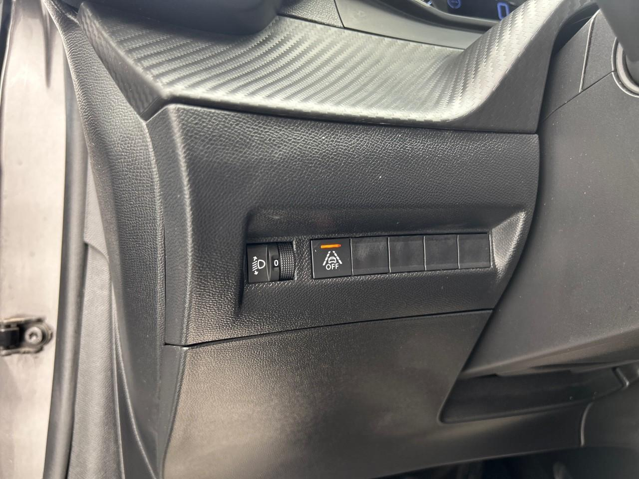 Peugeot 208 puretech 75 s&s bvm5 like — photo 21