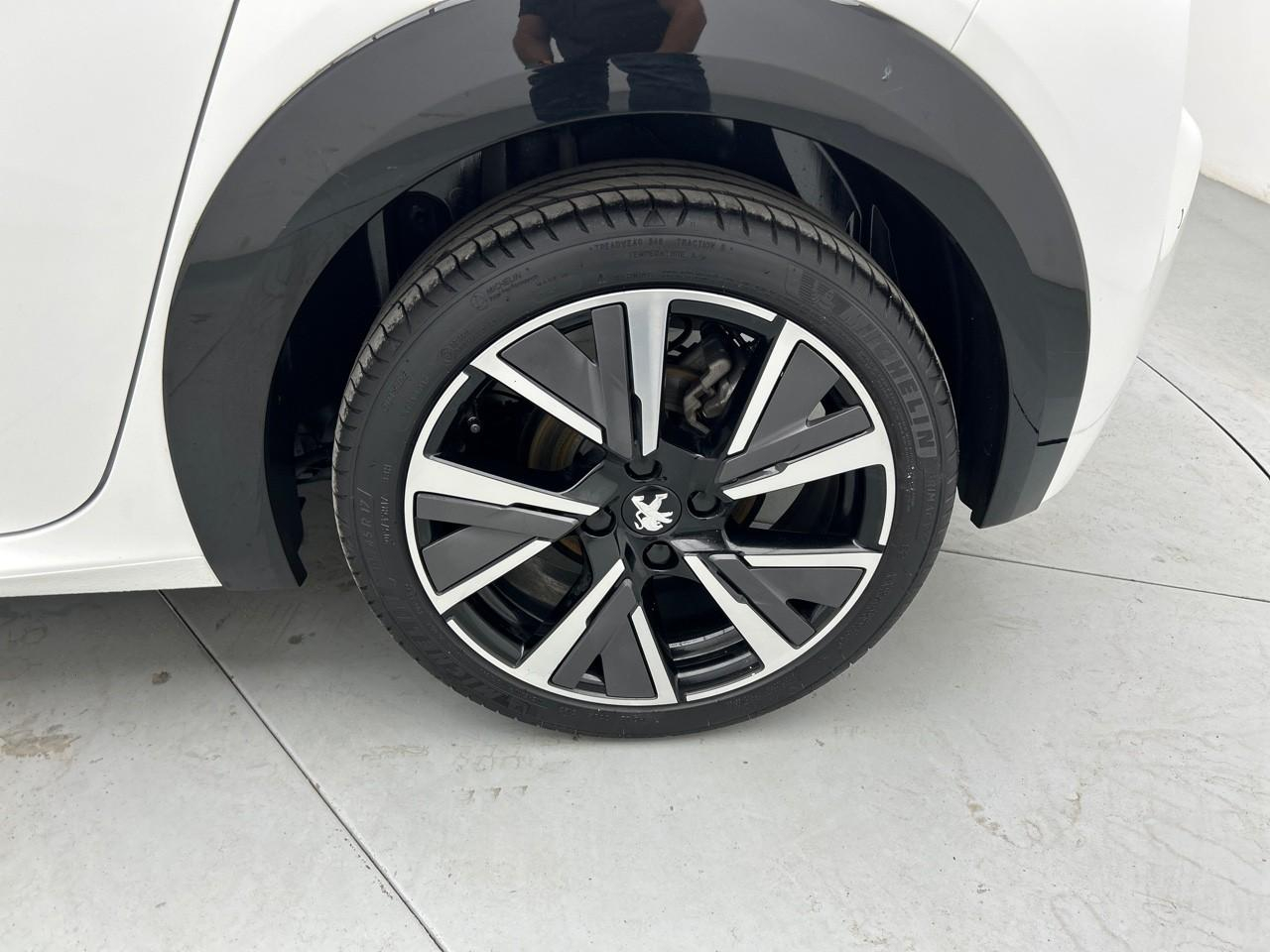 Peugeot 208 puretech 100 s&s bvm6 gt — photo 16