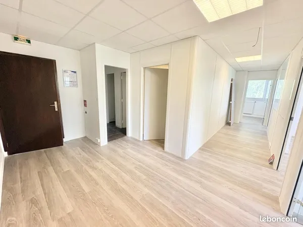 Bureau 76 m²