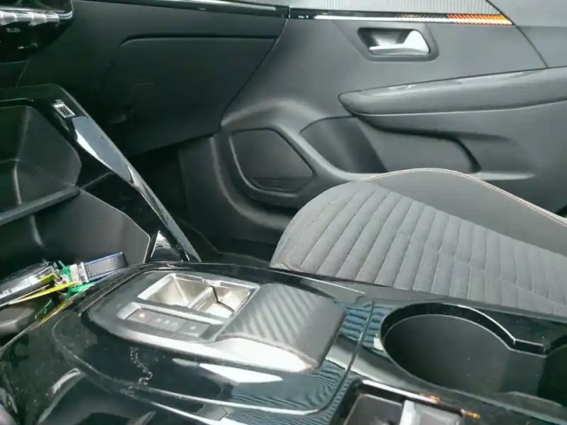 Peugeot 208 electrique 50 kwh 136ch — photo 14