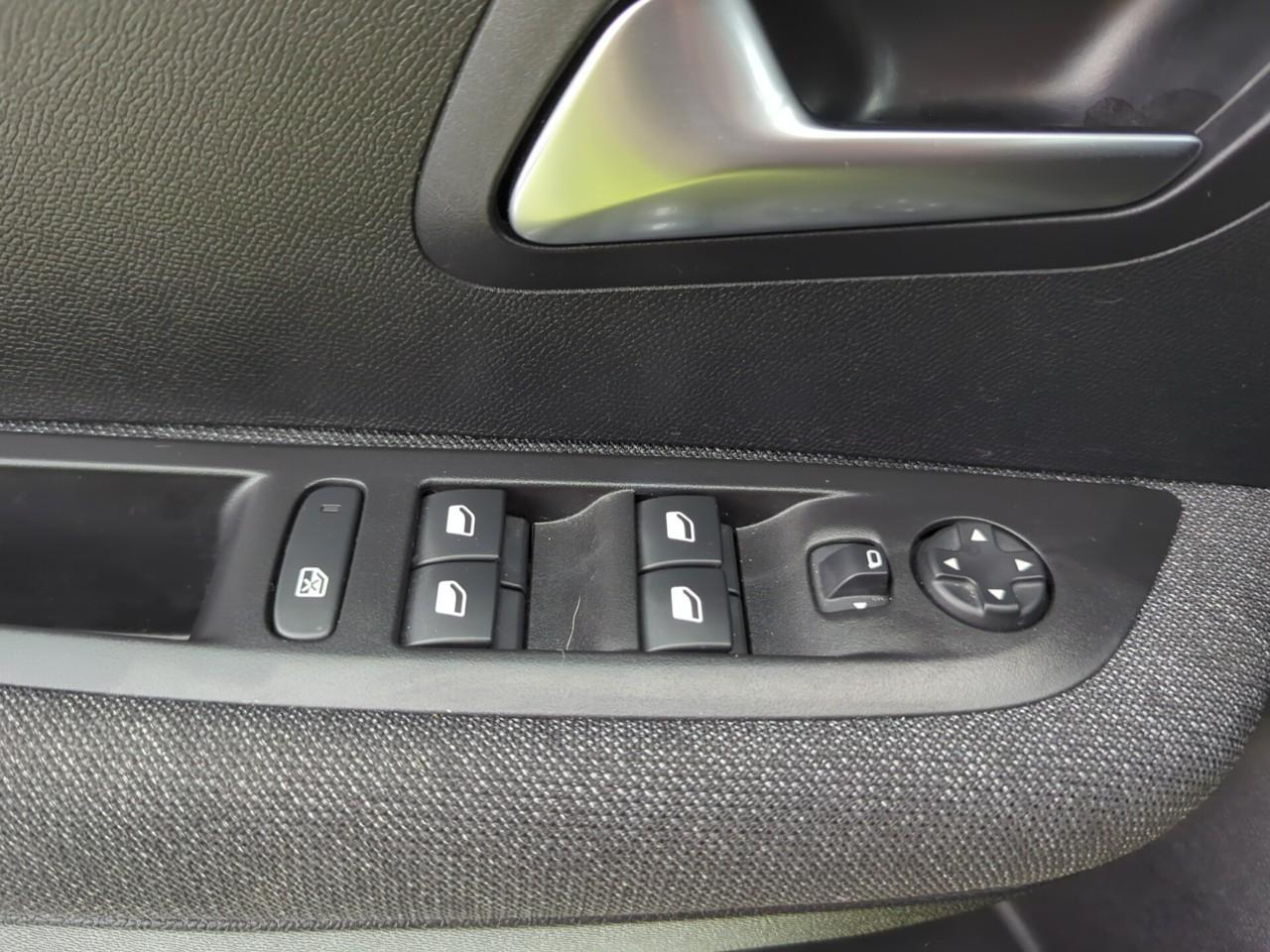 Peugeot 208 100 s&s bvm6 style — photo 27