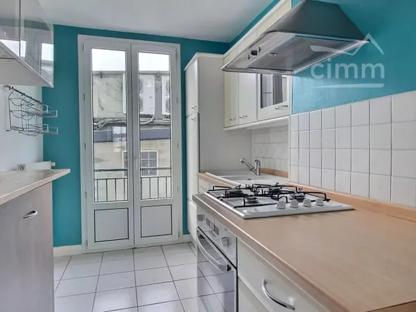 Appartement T3, proche tous commerce