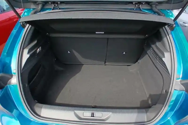Peugeot 308 hybrid 136 e-dcs6 — photo 9