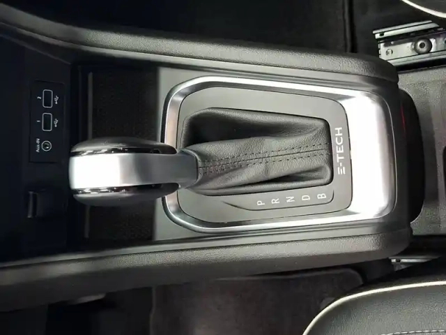 Renault Captur e-tech 145 - 21 — photo 36