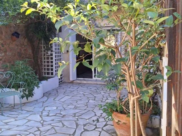 Grande maison de ville + T3 - garage - CERET