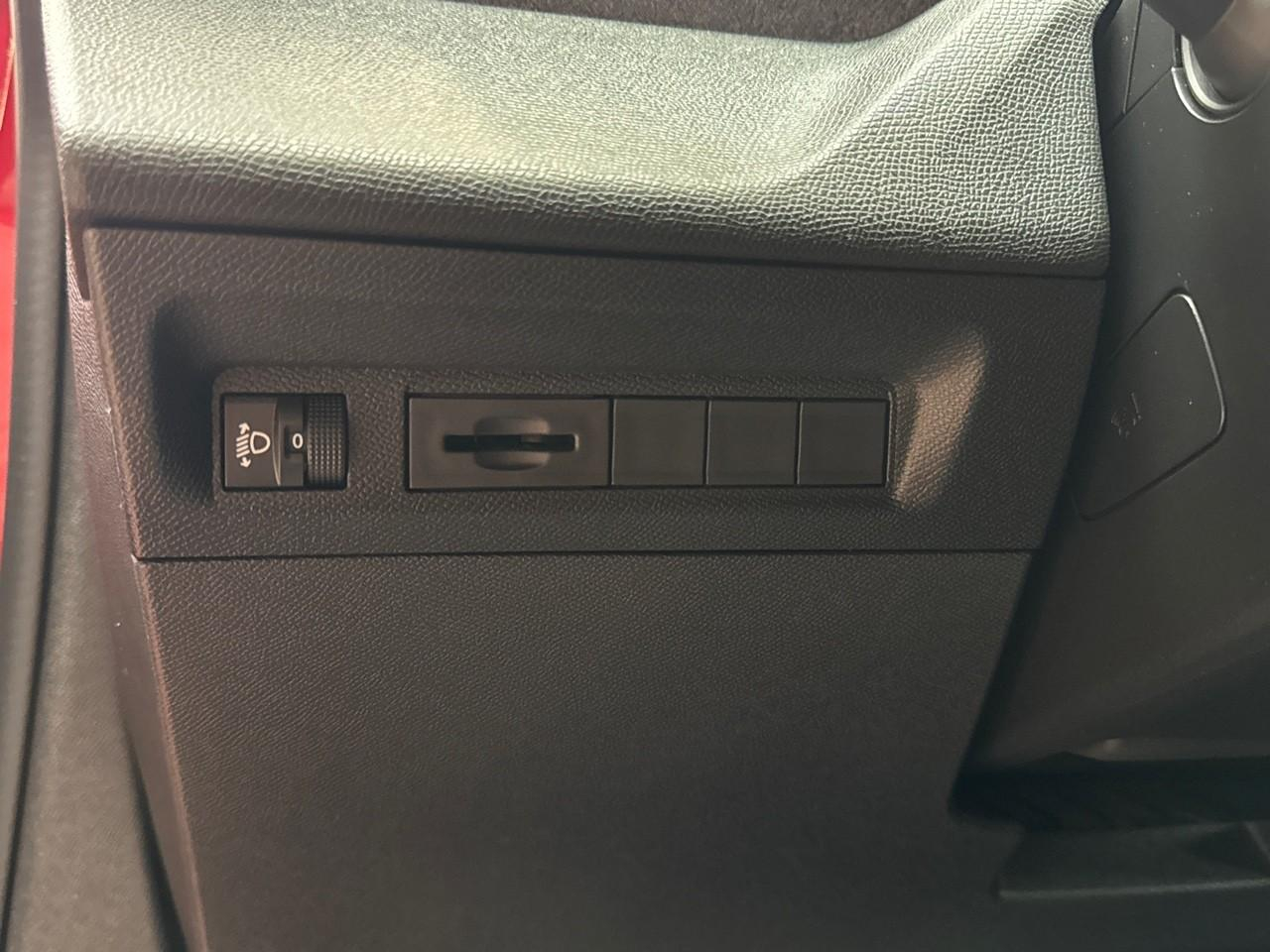 Peugeot 308 1.5 bluehdi 130ch s&s allure eat8 — photo 17