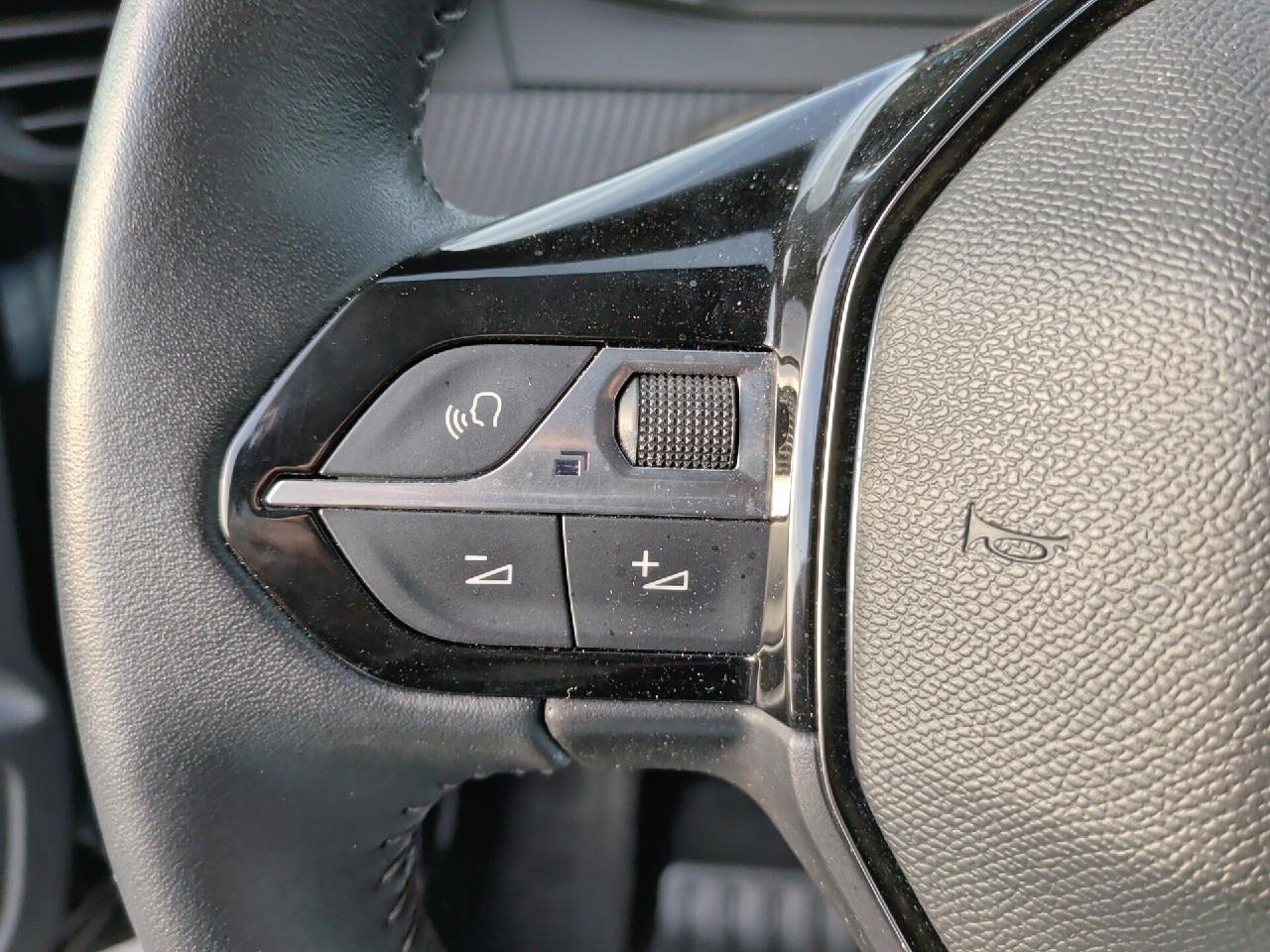 Peugeot 208 electrique 50 kwh 136ch style — photo 9