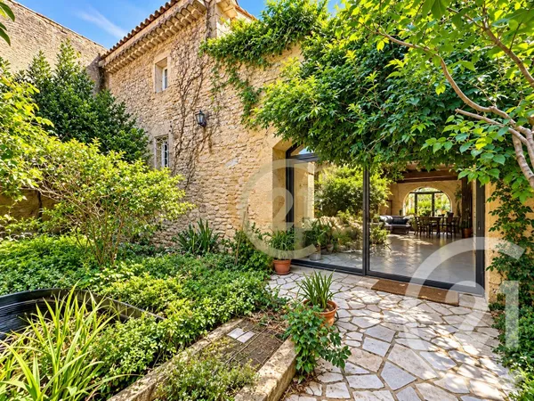 Maison 8 pièces 309 m²