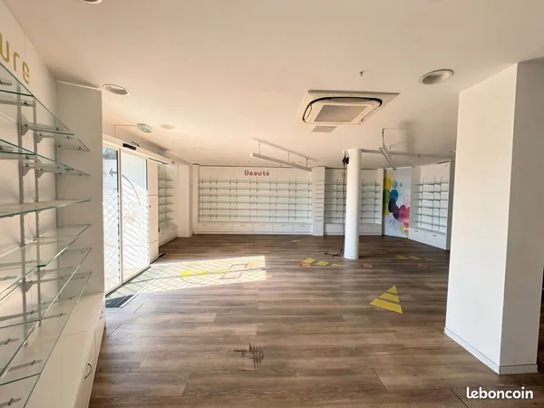 Local commercial parfaitement situé axe passant talence forum