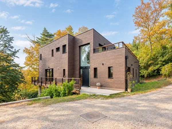 Maison d'architecte suspendue au coeur de la nature à Champagne-sur-Oise