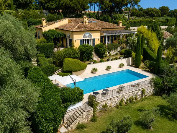Villa provençale exceptionnelle avec permis de construire et panoramiques près de Saint-Paul de Venc