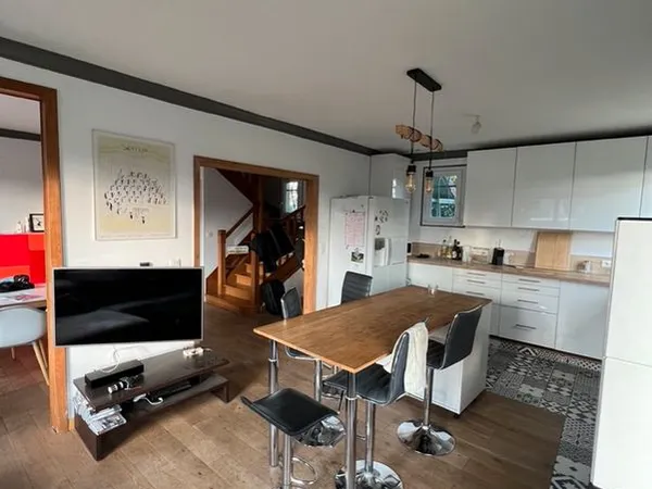 Chambre dans une maison de 135m2 avec piscine et jardin