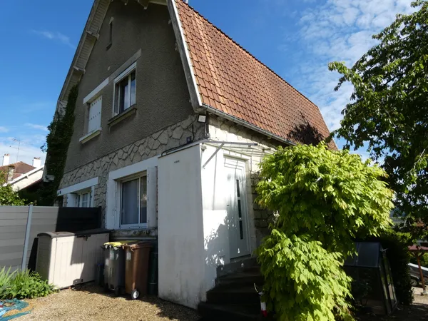 Maison à Laon Jardin clos, 2 chambres, bureau rénové et ca