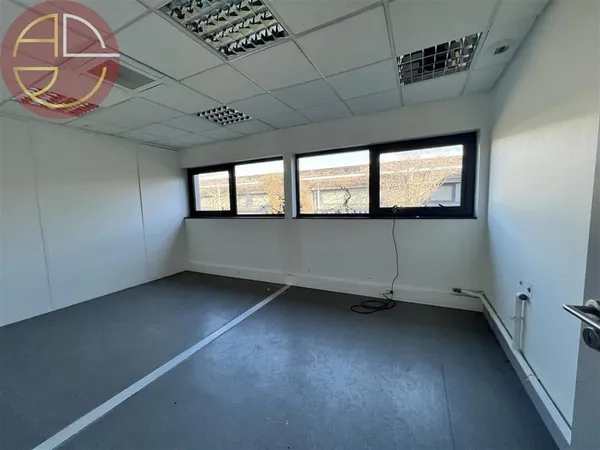 Bureau et espace de travail Location Toulouse 243m² 2556€