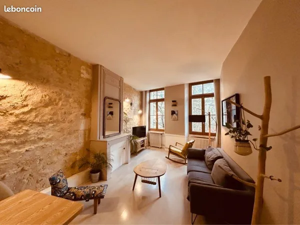 📍 Bordeaux centre - Rue du Mirail Appartement meublé lumineux de 67 m² + dépendance