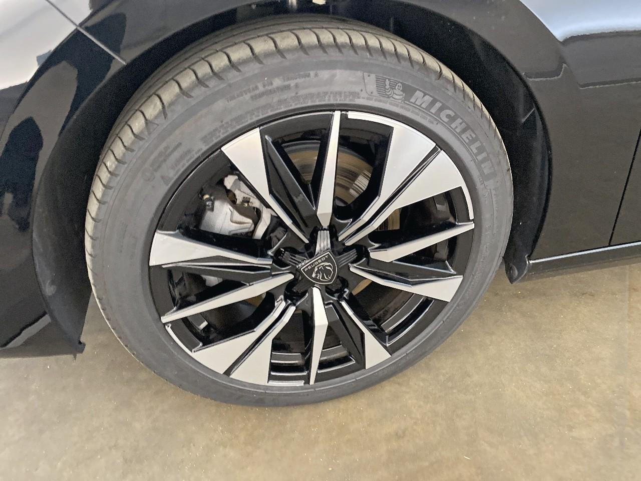 Peugeot 308 hybrid 145 e-dcs6 allure — photo 11