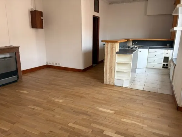 F2 - 127 RUE DES CHARMETTES LYON 6