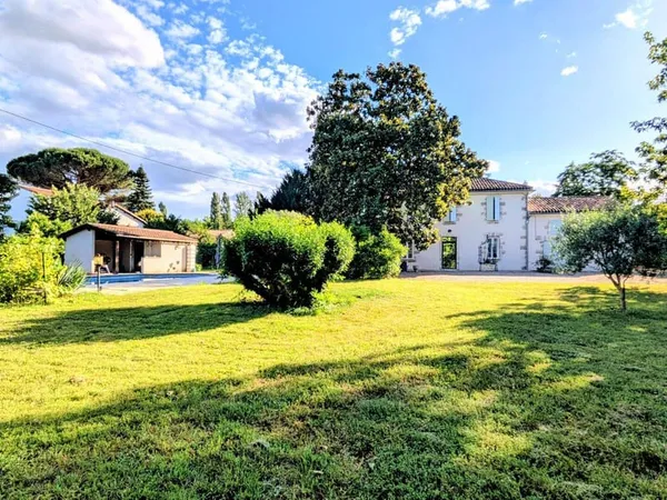 Maison 7 pièces 260 m²