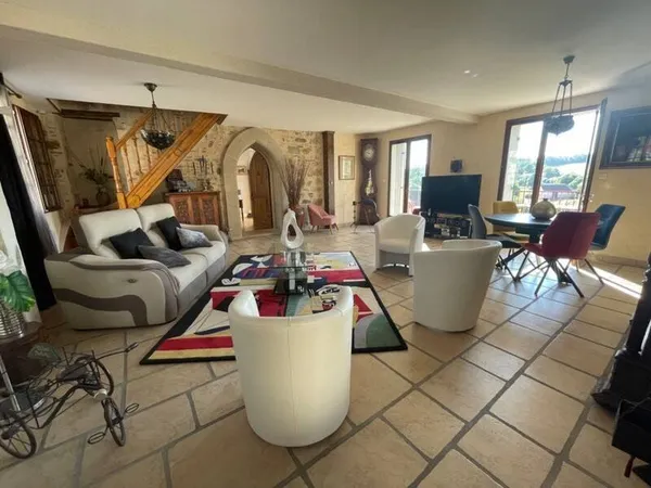 Maison 9 pièces 219 m²