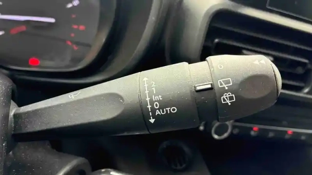 Toyota Proace city medium 1.5l 130 d-4d — photo 18
