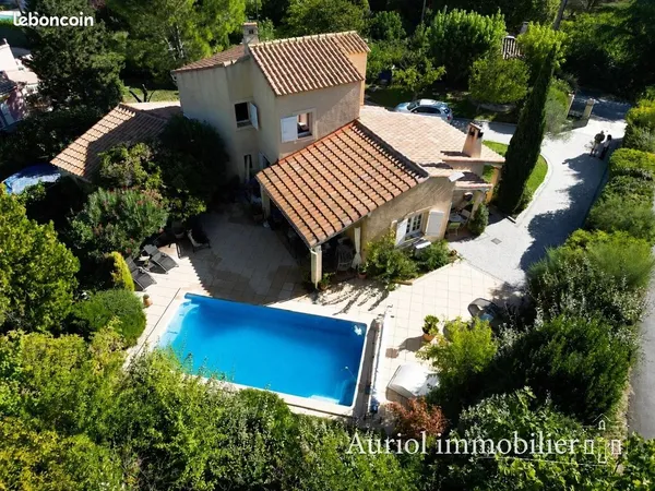 Villa 5 pièces 145 m²
