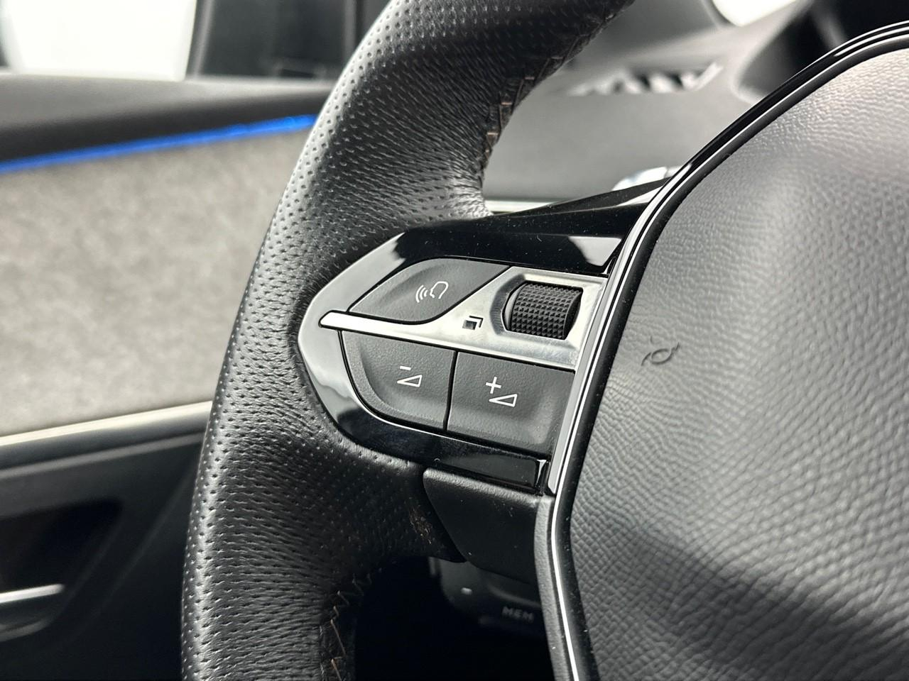 Peugeot 3008 puretech 130ch s&s eat8 gt — photo 18