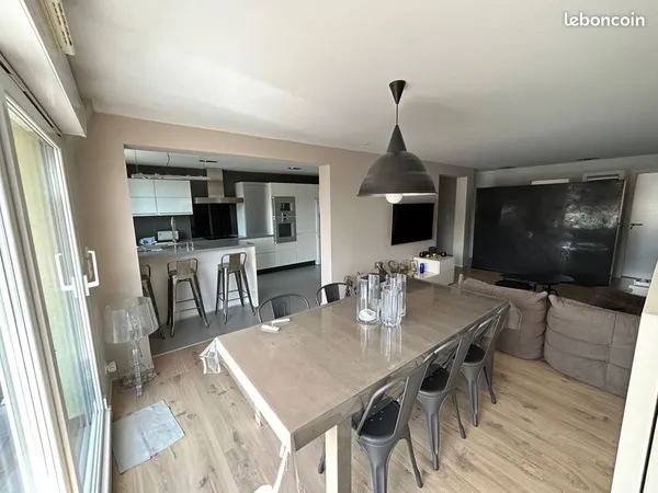 Appartement de standing 100m2 dernier étage sur les hauteurs de Strasbourg Situé dans un environneme