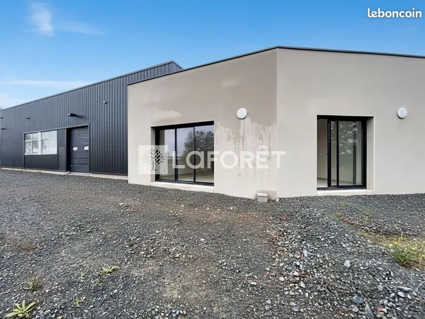 Local 550 m² LA SEGUINIERE