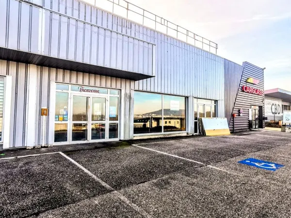 Dommartin les Toul, pôle Jeanne Darc, local commercial 350m2 , libre de suite
