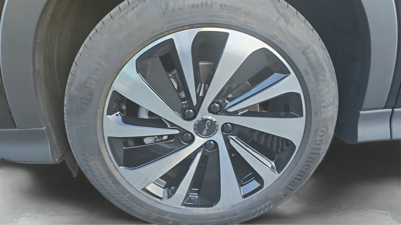 BYD Seal U 1.5l DM-i 218 ch PHEV — photo 9