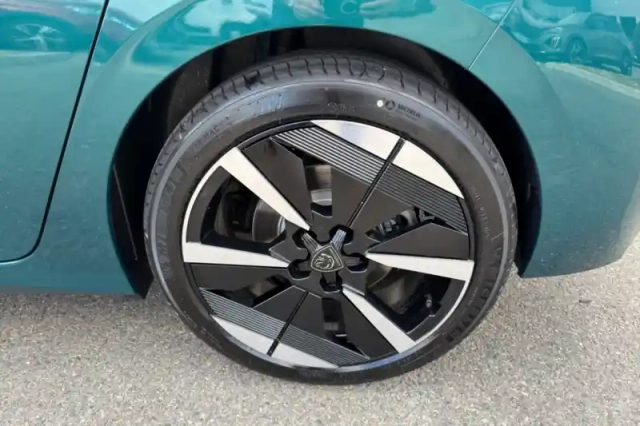 Peugeot 308 electrique 55 kwh 156ch — photo 13