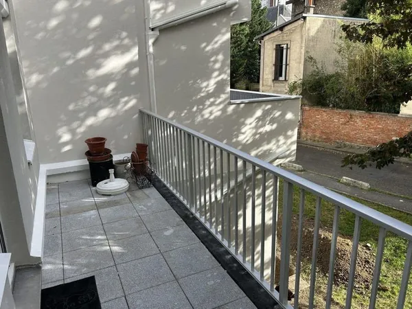 Chambre à louer dans beau T4