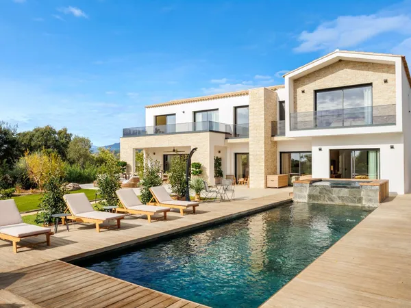 Maison 5 pièces 225 m²