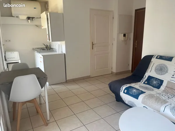 Loue studio meublé avec rez de jardin