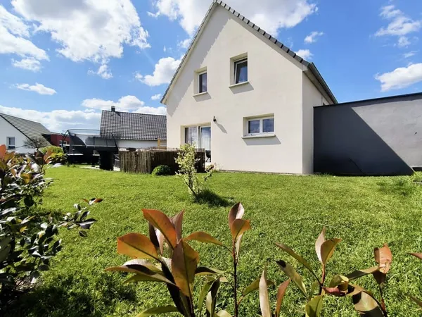 Village à 2 mn de Sierentz, maison 5 pièces avec jardin , ga