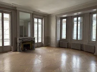 APPARTEMENT 7 PIECES // LYON 2EME