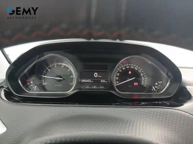 Peugeot 2008 1.2 puretech 130ch s&amp;s bvm6 — photo 16