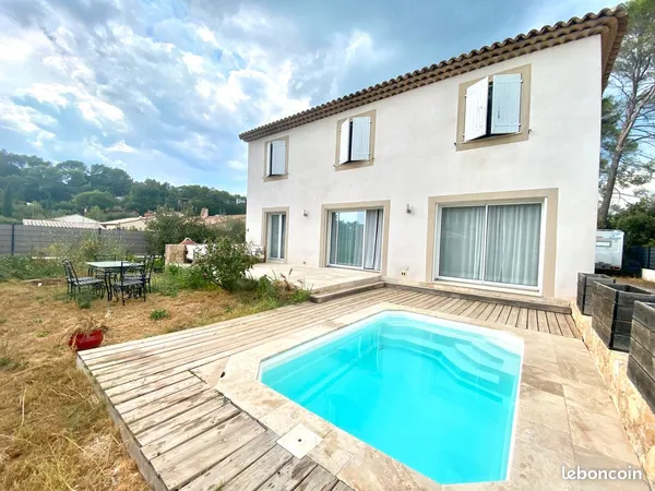 Villa meublée 5 pièces de 170 m2, piscine et terrain 800 m2, Saint-Antonin-Du-Var