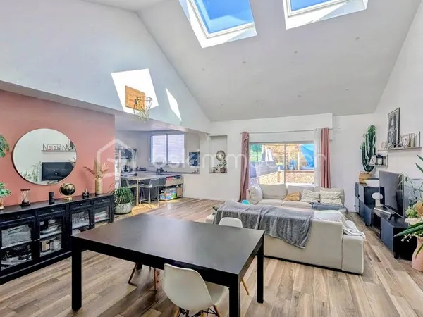 Maison 5 pièces 322 m²