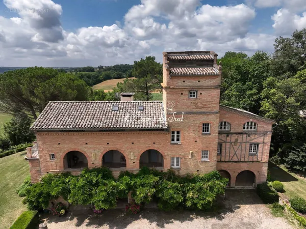 Maison 9 pièces 301 m²
