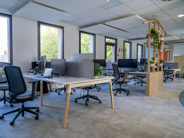 Loue bureaux 205m² Nantes - 36 postes, tout inclus