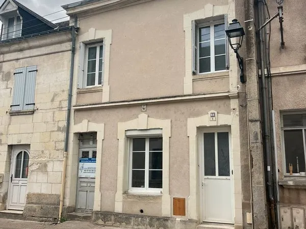 Maison restaurée 3 chambres avec jardin et garage Villaines les rochers