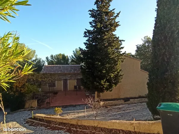 Maison 8 pièces dans un cadre de verdure