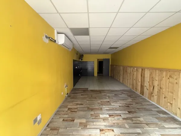 Local commercial 43m2 - Hyères