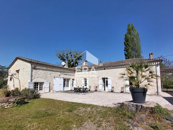 Maison 8 pièces 260 m²