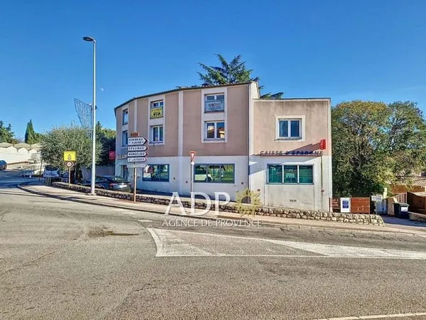 Local commercial 1 pièce 96 m²