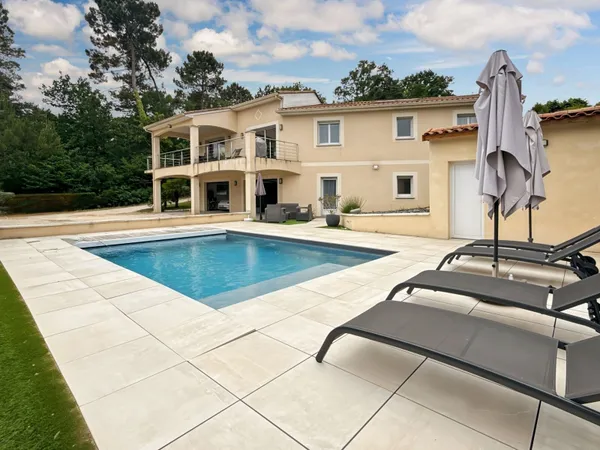Maison 6 pièces 224 m²