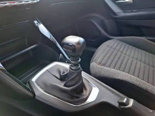 Peugeot 2008 puretech 100 s&amp;s bvm6 — photo 14