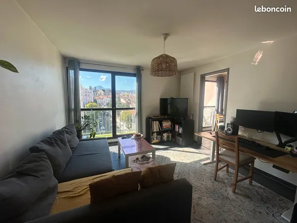 T2 46 m² - Dernier étage - Vue Puy-de-Dôme et cathédrale - Balcon - Parking - Cave